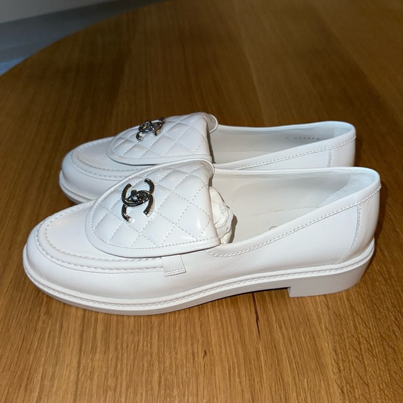 Chanel White Quilted Lambskin Leather Loafers 2023 - Picture 3 of 6